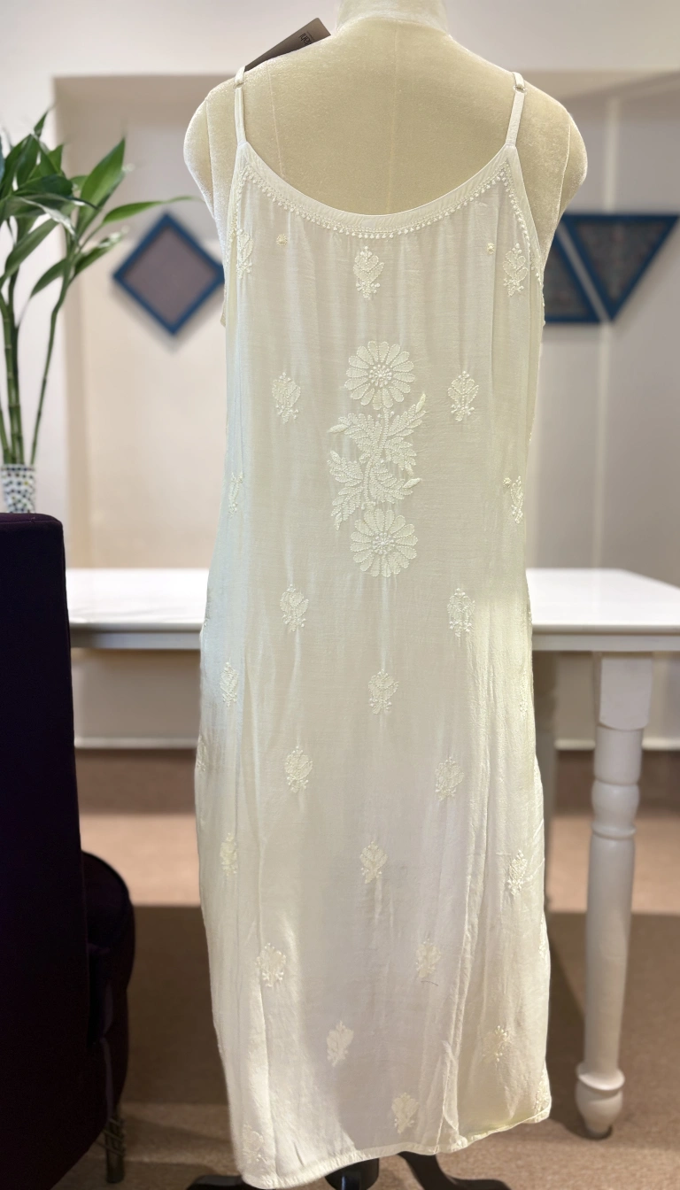 Alternative view of Muslin Handcrafted Chikankari Strap Kurti – Size 44